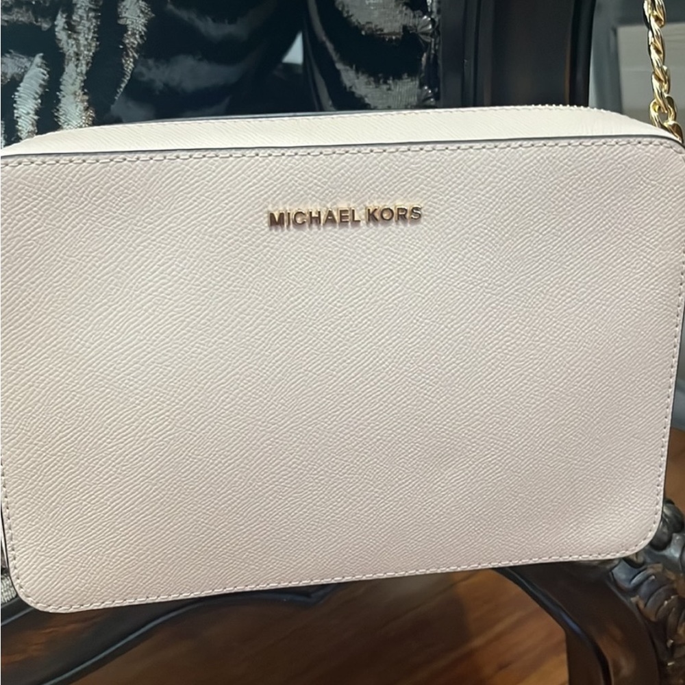 LIKE NEW!!! Michael Kors Crossbody used maybe 3 times - Pristine Condition!